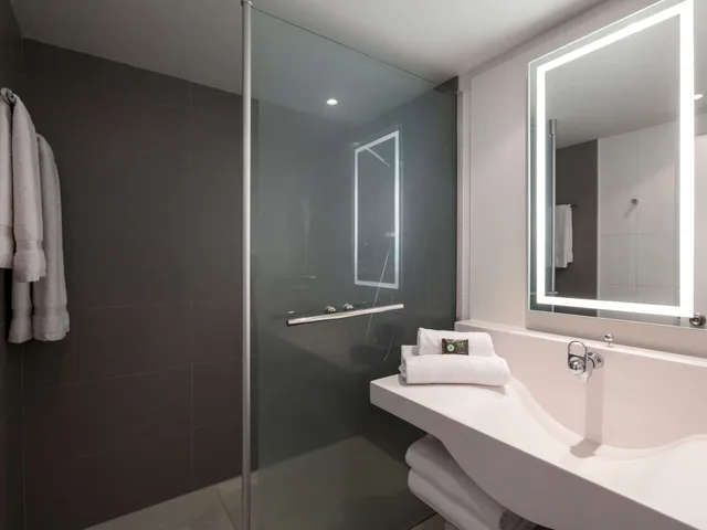 Family, Double and Twin Beds, Novotel Bordeaux Centre 8/10