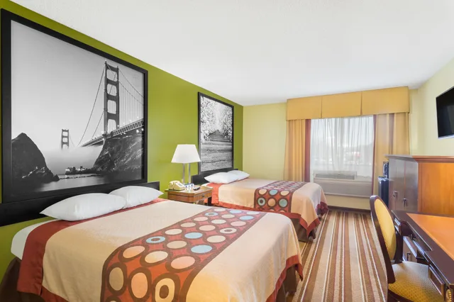 Standard, 2 Queen Beds, Super 8 By Wyndham Chico 2/5