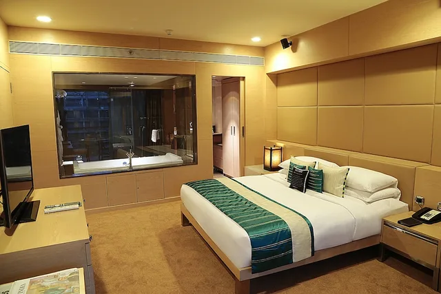 Neptune, Premier, Suite, King Bed, Lagoon View, Balcony, Bathtub، Sahara Star Mumbai 1/4