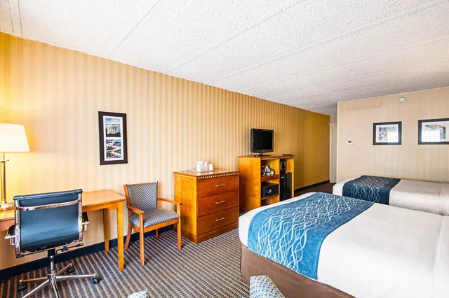 غرفة قياسية بسريرين كوين، Comfort Inn Falls Church - Tysons Corner 7/10