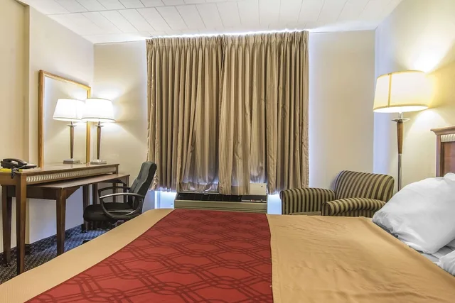 غرفة قياسية بسرير كينج، Econo Lodge Orillia 4/5
