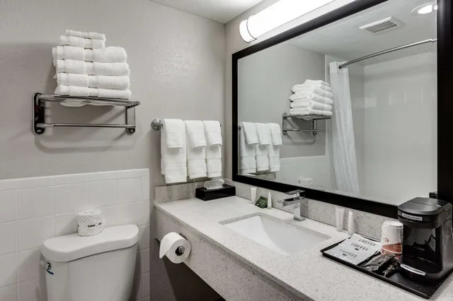 غرفة بسريرين كوين، Days Inn & Suites by Wyndham Spokane 4/4