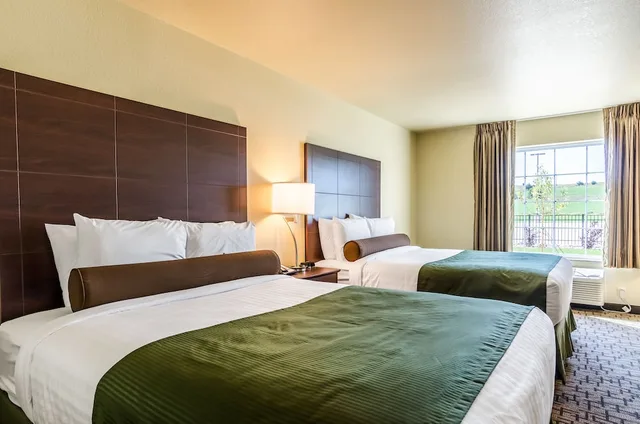Room, 2 Queen Beds, Cobblestone Hotel & Suites - Paxton 2/9