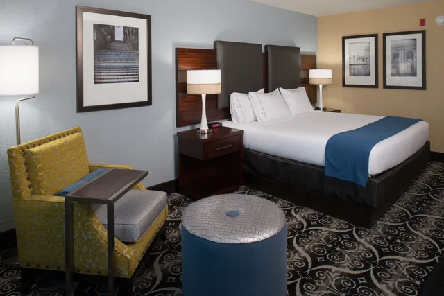 جناح بسرير كينج لذوي الإعاقة، Holiday Inn Express Hotel Suites Kansas City Airport 4/4