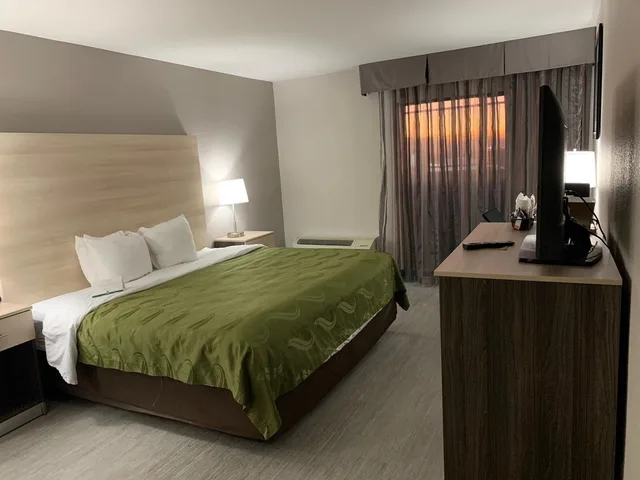غرفة بسرير كينج، Quality Inn Airport East El Paso 2/4