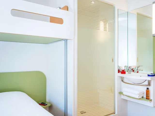 غرفة بسرير مزدوج وسرير بطابقين، Ibis Budget Issy Les Moulineaux 10/10