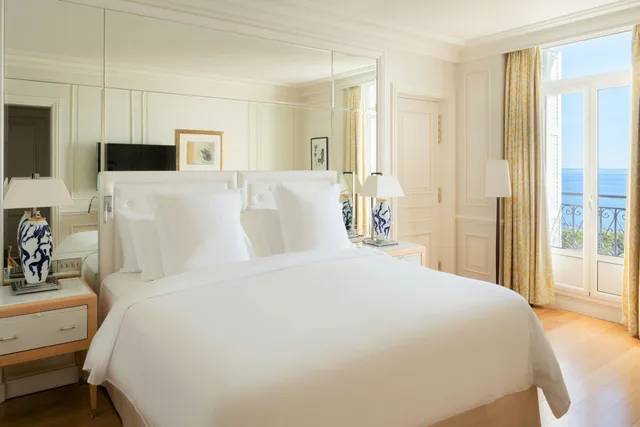 غرفة بسرير كينج بإطلالة على البحر، Grand Hotel du Cap-Ferrat, a Four Seasons Hotel 8/10