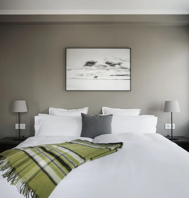 جناح جونيور، Hotel Odinsve 2/12