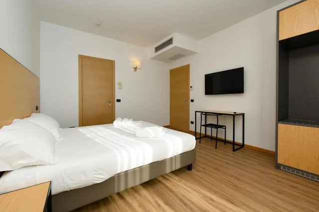 جناح عائلي بسرير كوين وسرير فردي بمطبخ صغير، Best Western Hotel Arya 4/11