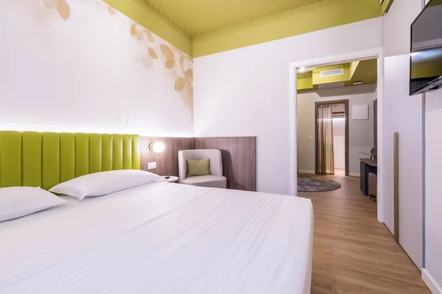 غرفة سوبيريور رباعية بسرير مزدوج مع أريكة، Hotel Regina Elena 57 &amp; Oro Bianco Spa 2/6
