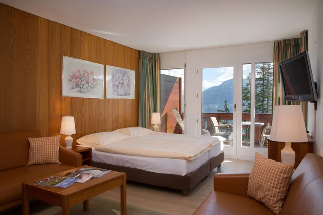 غرفة سوبيريور بسرير كوين بإطلالة على الجبل بشرفة، Helvetia Intergolf Hotel And Aparthotel 3/6