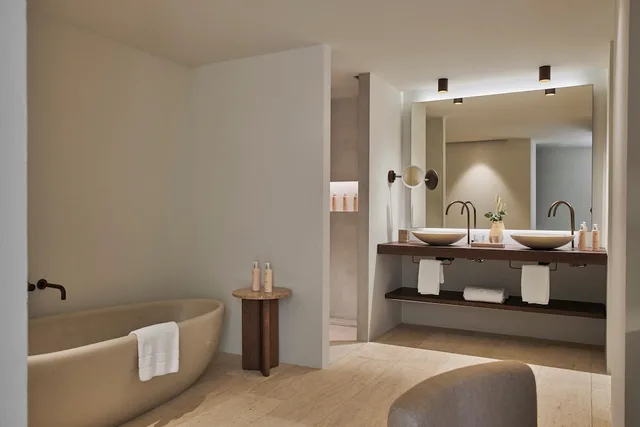 جناح بسرير كينج بشرفة، La Zambra the Unbound Collection By Hyatt 2/2