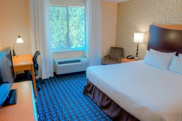 غرفة بسرير كينج، Fairfield Inn Suites Mobile Daphne Eastern Shore 1/2