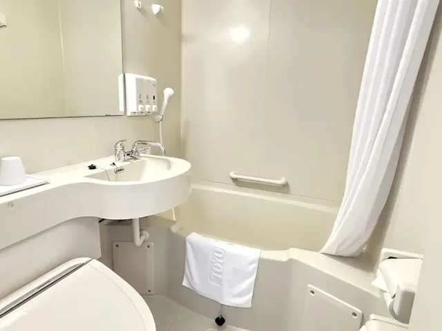 غرفة بسريرين منفصلين، Toyoko Inn Toyotashi Ekimae 6/6