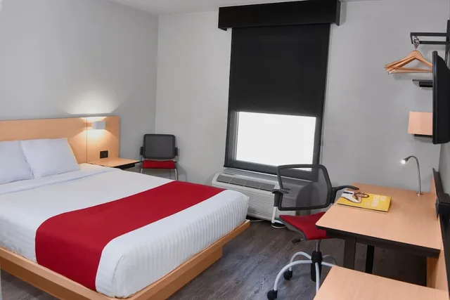 Room, Queen Bed, City Express by Marriott Leon 1/5