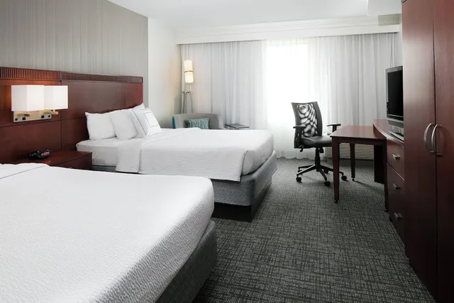 غرفة بسريرين كوين لذوي الإعاقة، Courtyard Marriott Aksarben Village 1/4