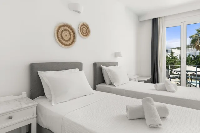 غرفة سوبيريور بسرير كينج بإطلالة على المسبح، Polos Hotel Paros 2/9