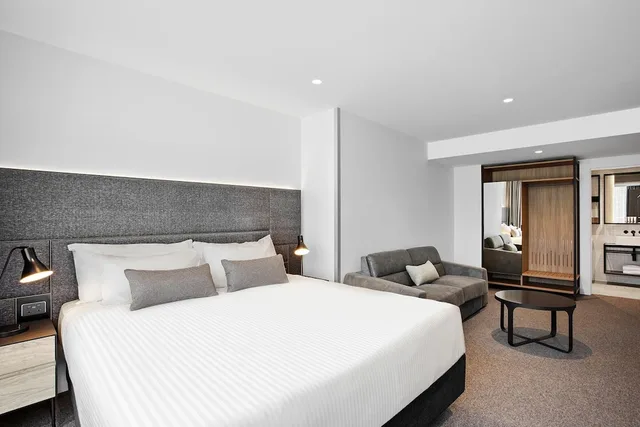 Yarra, Premium, King Bed, River View، Vibe Hotel Melbourne 2/7