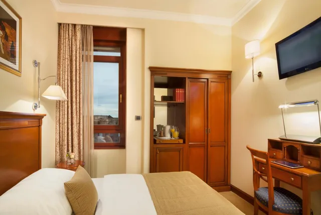 Room, Single, Queen Bed, Best Western Premier Hotel Astoria 3/10