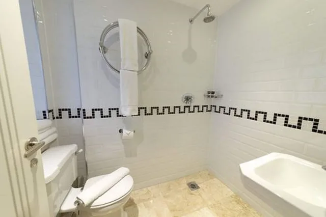 Compact, Superior, King Bed، Karma Sanctum Soho London 4/5