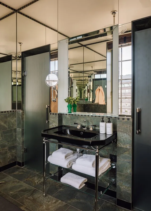 جناح، Sommerro Hotel Oslo 4/7
