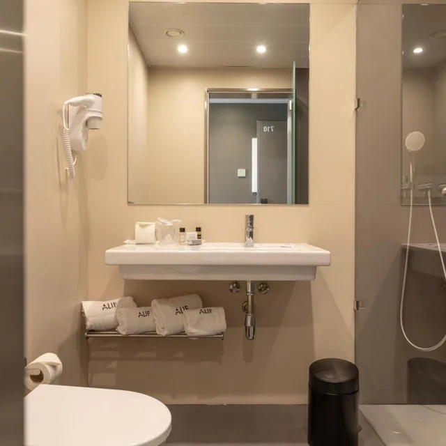 Renovated, Twin Beds، Alif Campo Pequeno 6/6