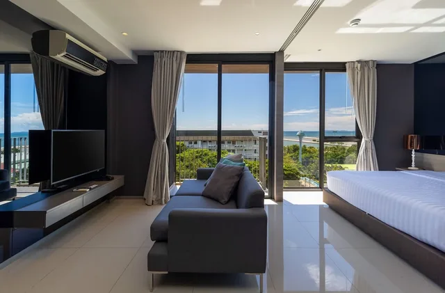 Executive, King Bed, Sea View, Seaphere Pattaya Hotel 1/8