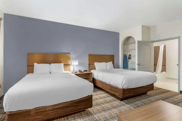Efficiency, 2 Queen Beds, Accessible، MainStay Suites Port Arthur - Beaumont South 1/3