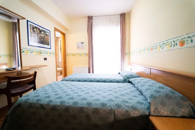 غرفة بسريرين منفصلين بشرفة، San Pietro Beach 2/10