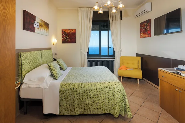 Standard, Queen Bed, Sea View, Hotel La Pensione Svizzera 5/10