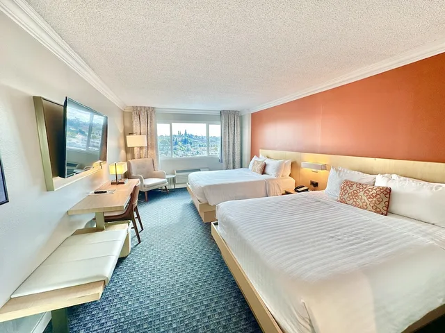 Room, 2 Queen Beds, Lincoln Hotel Monterey Park Los Angeles 2/10