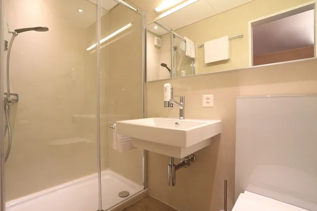 Room, Twin Beds, Side View, Balcony، Hotel Elvezia 2/3