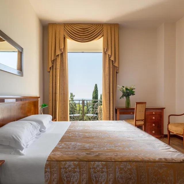 غرفة ديلوكس بسرير مزدوج بإطلالة على البحر، Excelsior Palace Hotel 1/8