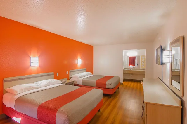 2 Queen Beds - ADA/Tub، Motel6 Lawton, OK 6/9