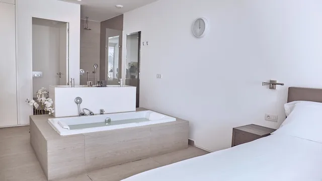 3 Bedrooms, Infinity, Suite, 1 Queen and 4 Single Beds, Sea View, Private Pool, Hot Tub، Domes Baobab Suites 5/6