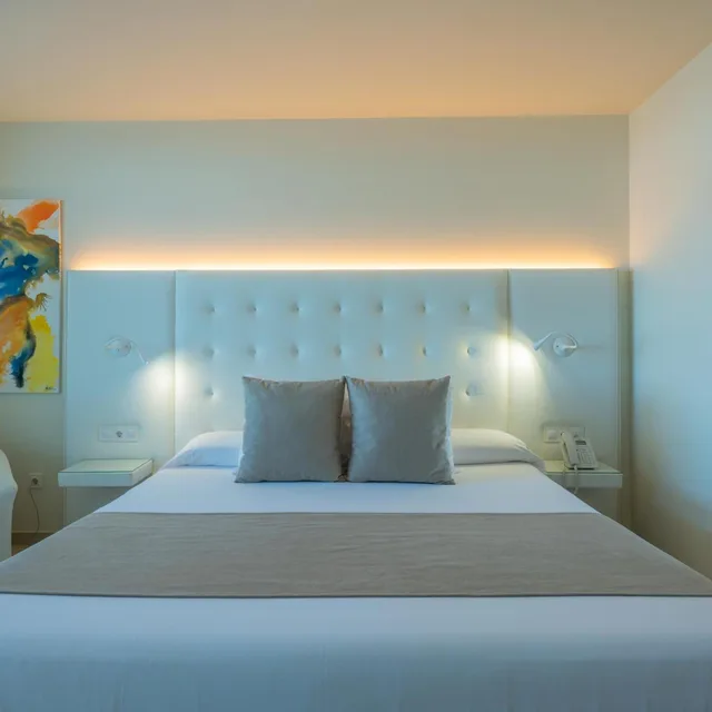 غرفة ديلوكس بسرير كينج، On Hotels Oceanfront Adults Designed 4/6