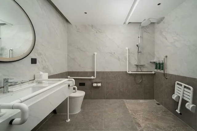 Room, King Bed, Accessible, Hilton Garden Inn Shanghai Changxing Island 3/3