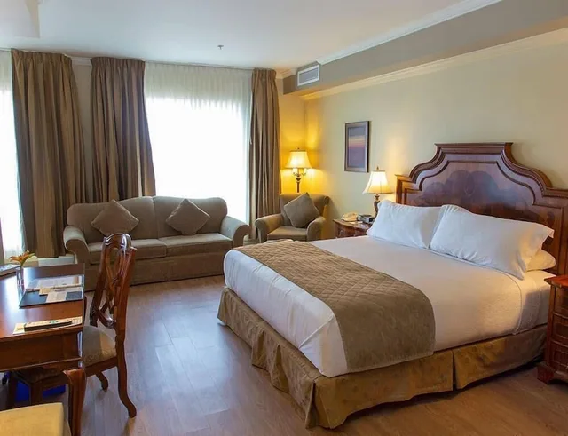 Efficiency, Suite, King Bed, Sofa، Hotel Brossard 1/3