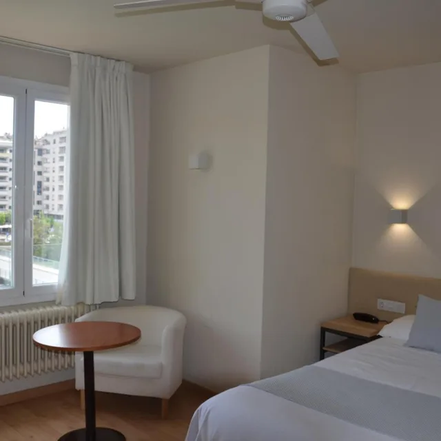 غرفة بسرير مزدوج أو سريرين منفصلين بإطلالة، Hotel Balaguer 4/10
