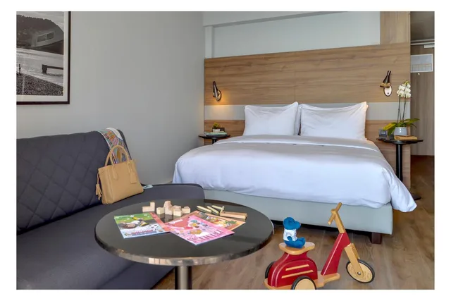 غرفة عائلية بإطلالة على البحر بشرفة، RADISSON BLU NICE 7/10