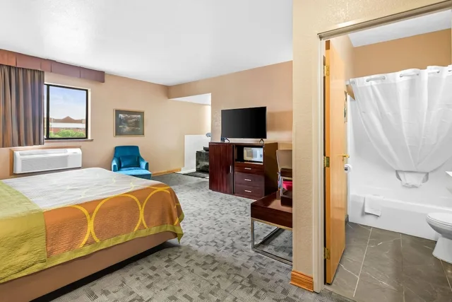 Suite, King Bed, Jetted Tub, Super 8 by Wyndham Uniontown PA 1/10