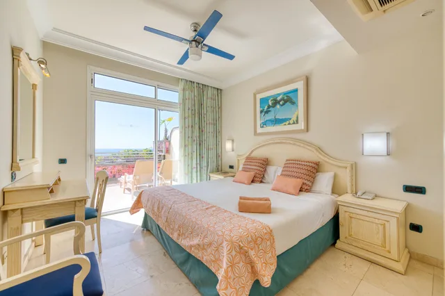 1 Bedroom, Apartment, Queen Bed, Beach View, Sofa, Balcony, Holiday Club Playa Amadores 2/8