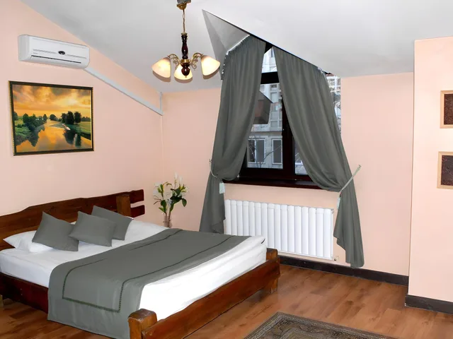 Standard, Saraichik Hotel 2/2