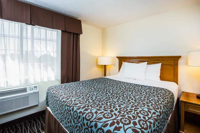 جناح استوديو بسريرين كوين مع أريكة، Days Inn By Wyndham Yakima 1/2