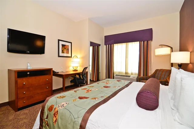 غرفة بسرير كينج لذوي الإعاقة، Best Western Plus Carousel Inn & Suites 1/5