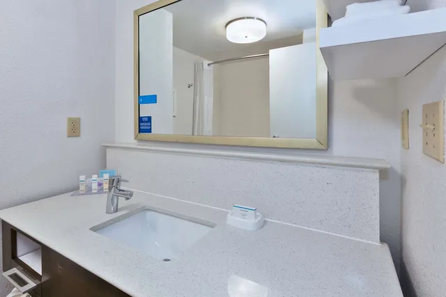 غرفة بسرير كينج، Hampton Inn Waterbury Ct 2/2