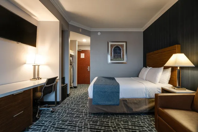 جناح ديلوكس بسرير كوين مع أريكة، Monte Carlo Inn Toronto West Suites 7/10