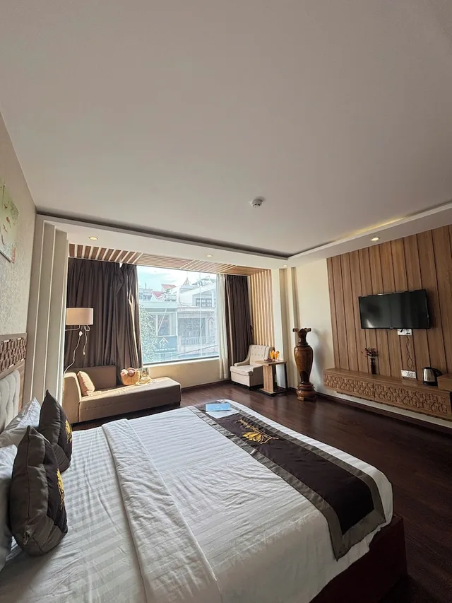 غرفة بريميير بسرير كوين بإطلالة على المدينة، Sen Vang Luxury Hotel 5/10