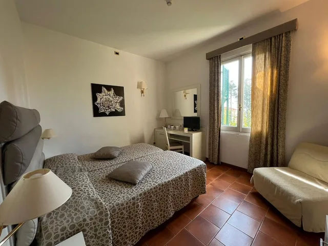 غرفة قياسية بسرير كوين بشرفة، HOTEL CLELIA 3/4