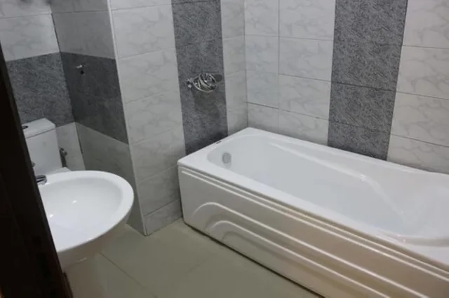 غرفة ديلوكس بسرير كينج، Roses Regency Hotel And Suites 3/3